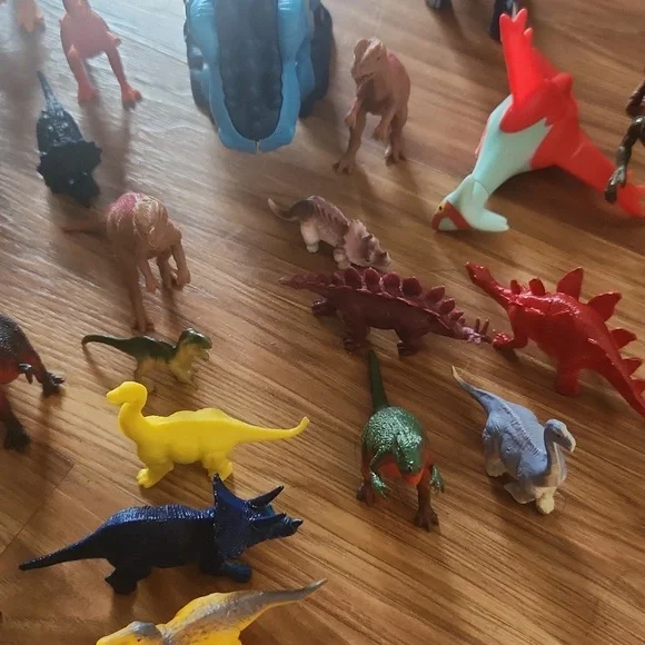 Dinosaur Toy Set for Kids 39 Total - Picture 3 of 6